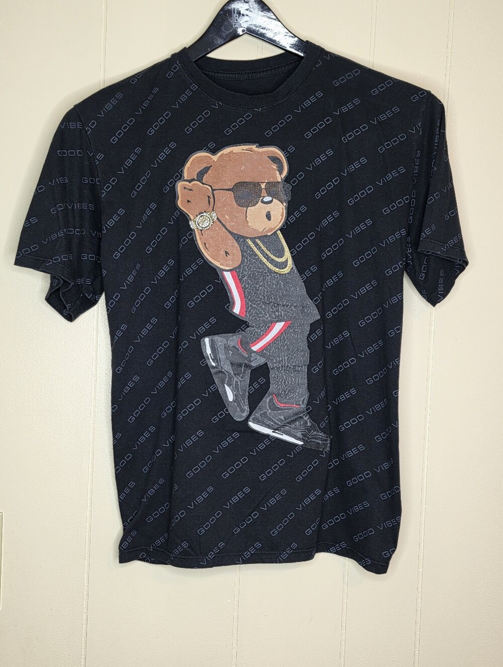 That "Good Vibes" Street Bear Mens Size Large T-Shirt.